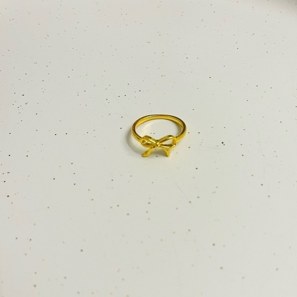 Bow gold ring size 8 - Picture 3 of 3